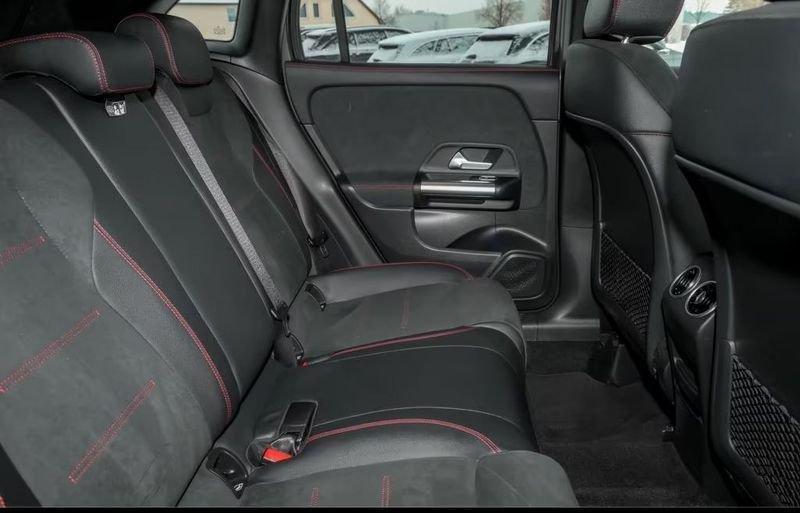 Mercedes-Benz GLA GLA 200 d AMG Line MBUX LED KEYLESS GO