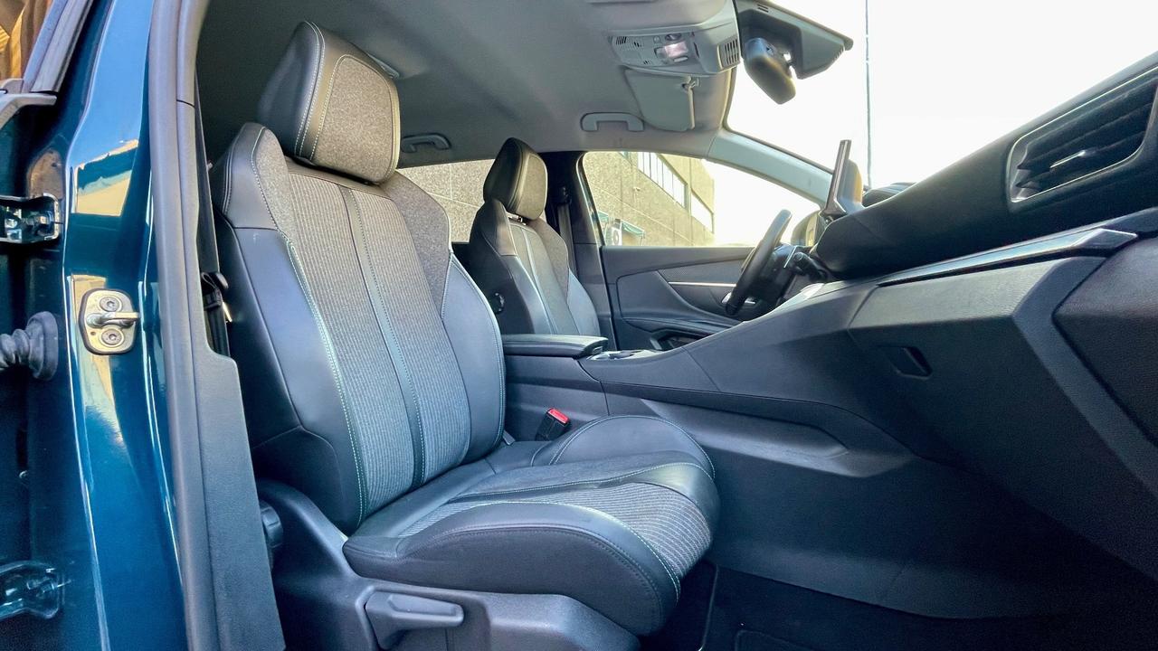 PEUGEOT 5008 1.5 ALLURE 131CV - SETTE POSTI, FULL LED, NEOPATENTATI