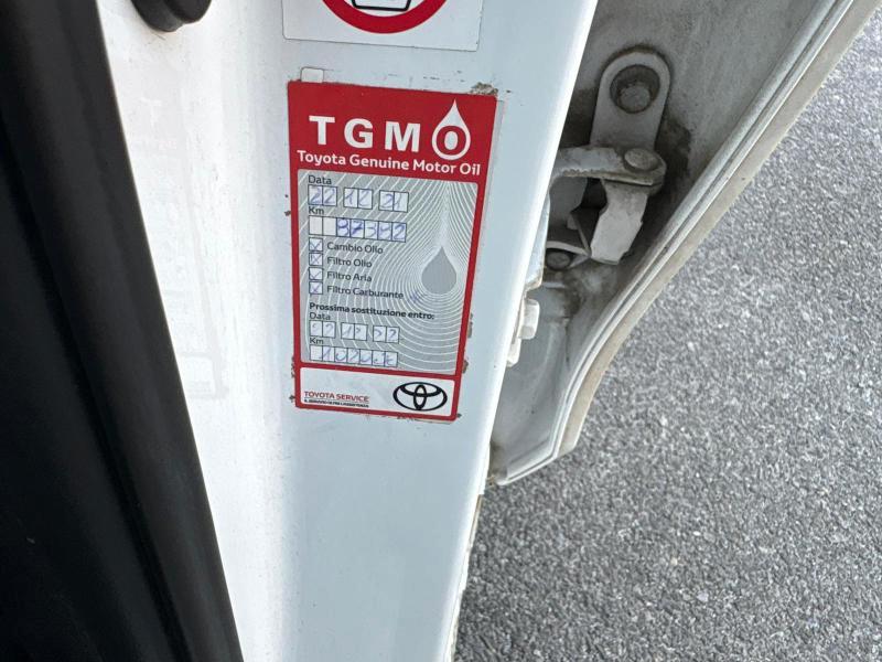 Toyota Yaris 5 Porte 1.0 BENZ 69 CV ADATTA A NEOPATENTATI