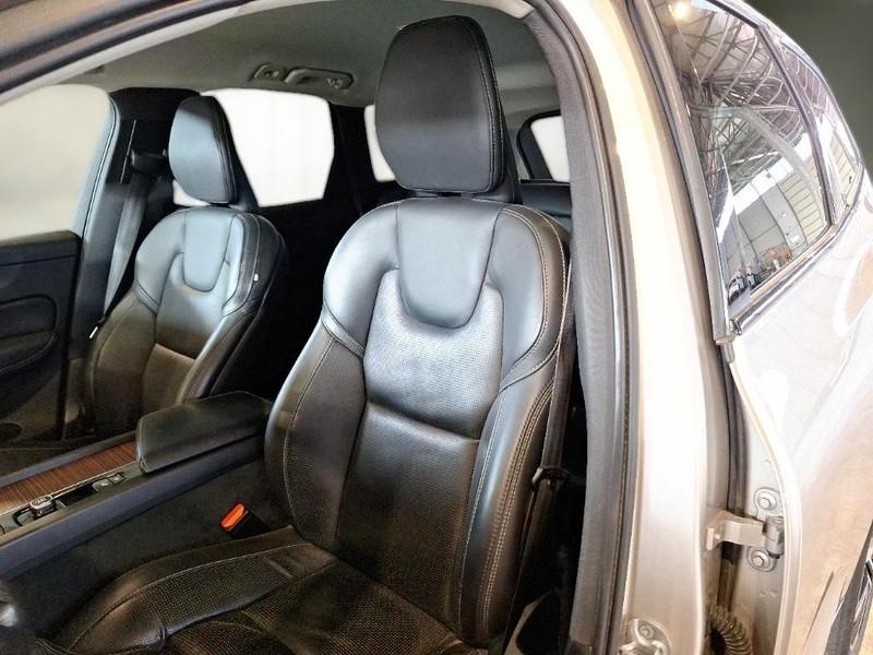 VOLVO XC60 B5 D AWD automatico Plus Dark
