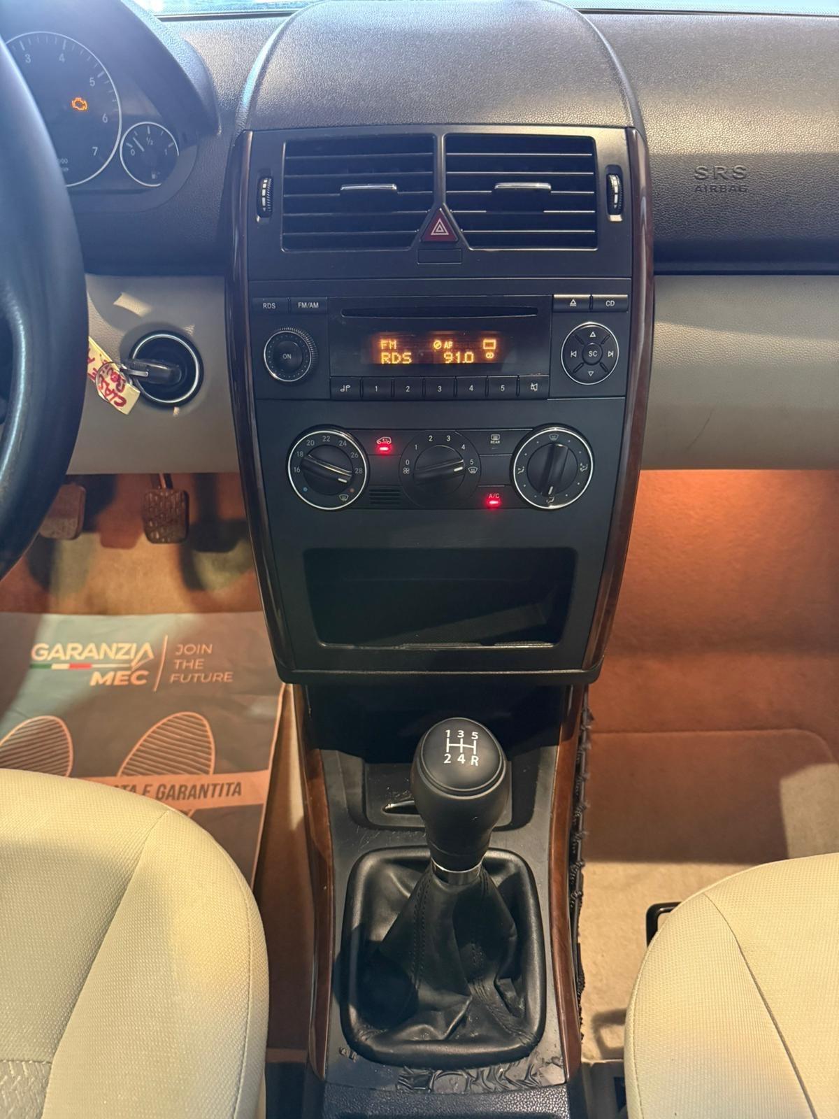 Mercedes A 150 - BENZINA-NEOPATENTATI