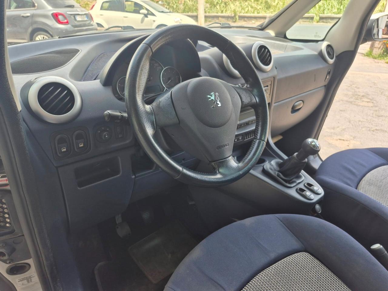 Peugeot 1007 1.4 HDi 68 CV OK NEOP.