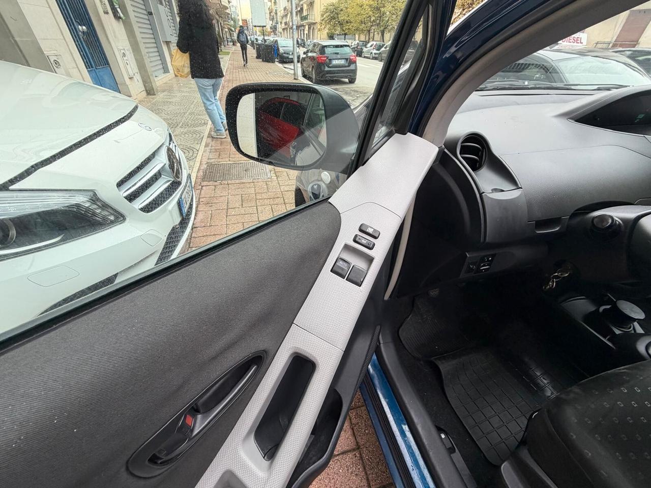 Toyota Yaris 1.0 5 porte Sol