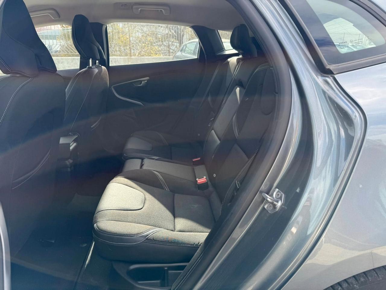 Volvo V40 D2 Geartronic Business Plus