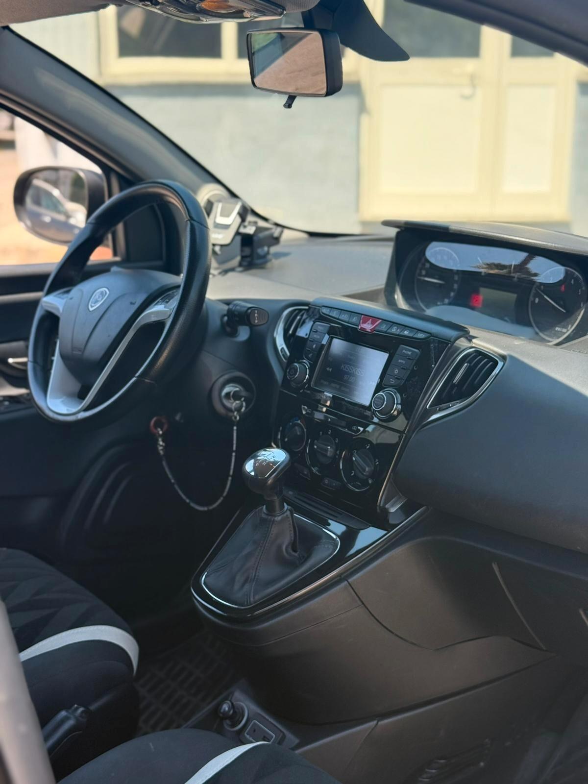 Lancia Ypsilon 1.2 GPL Gold