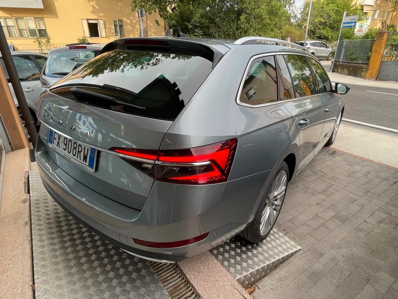 Skoda Superb 2.0 TDI 190 CV DSG Laurin&Klement