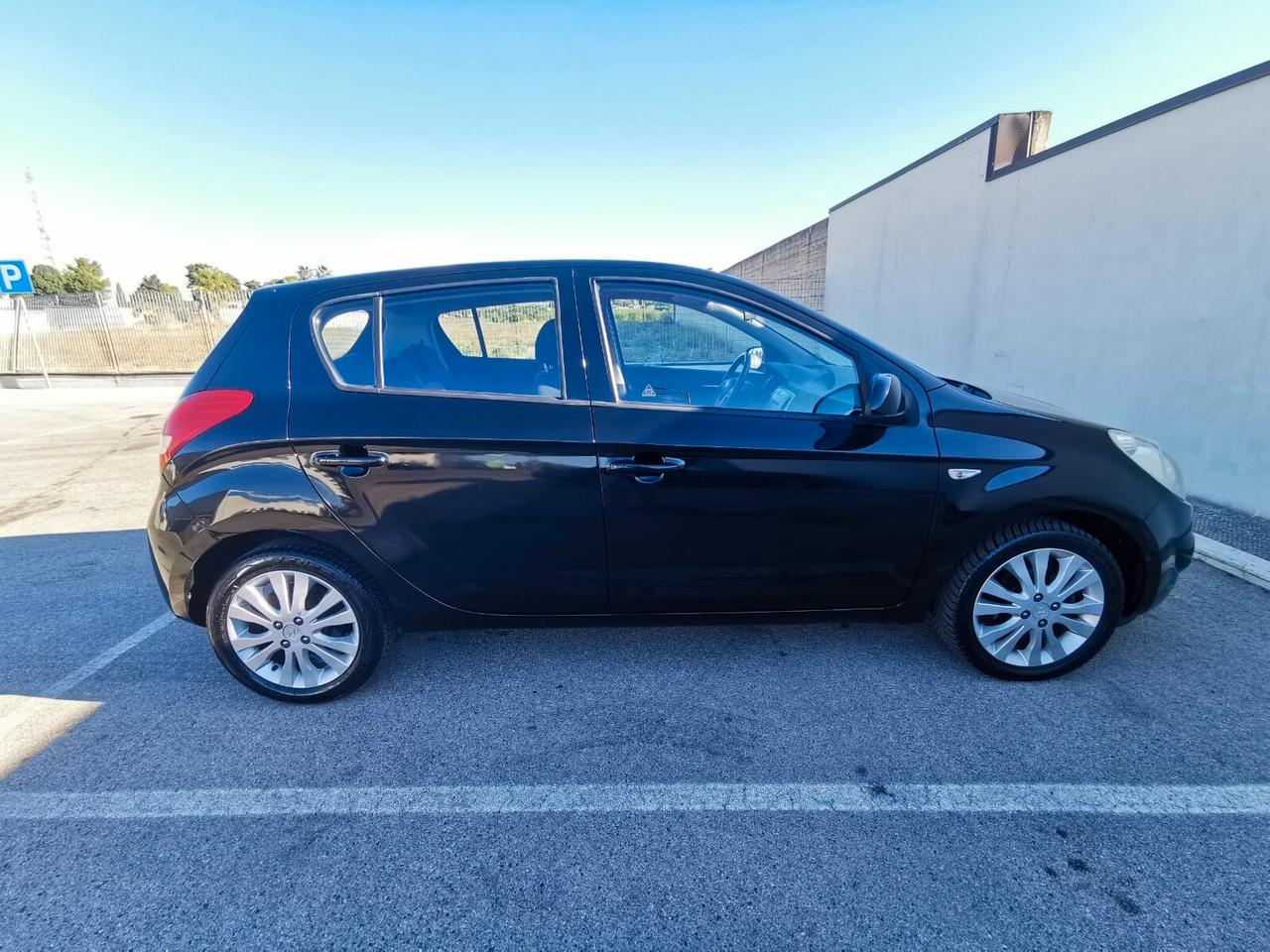 Hyundai i20 1.6 CRDi VGT 5p. Premium 2010