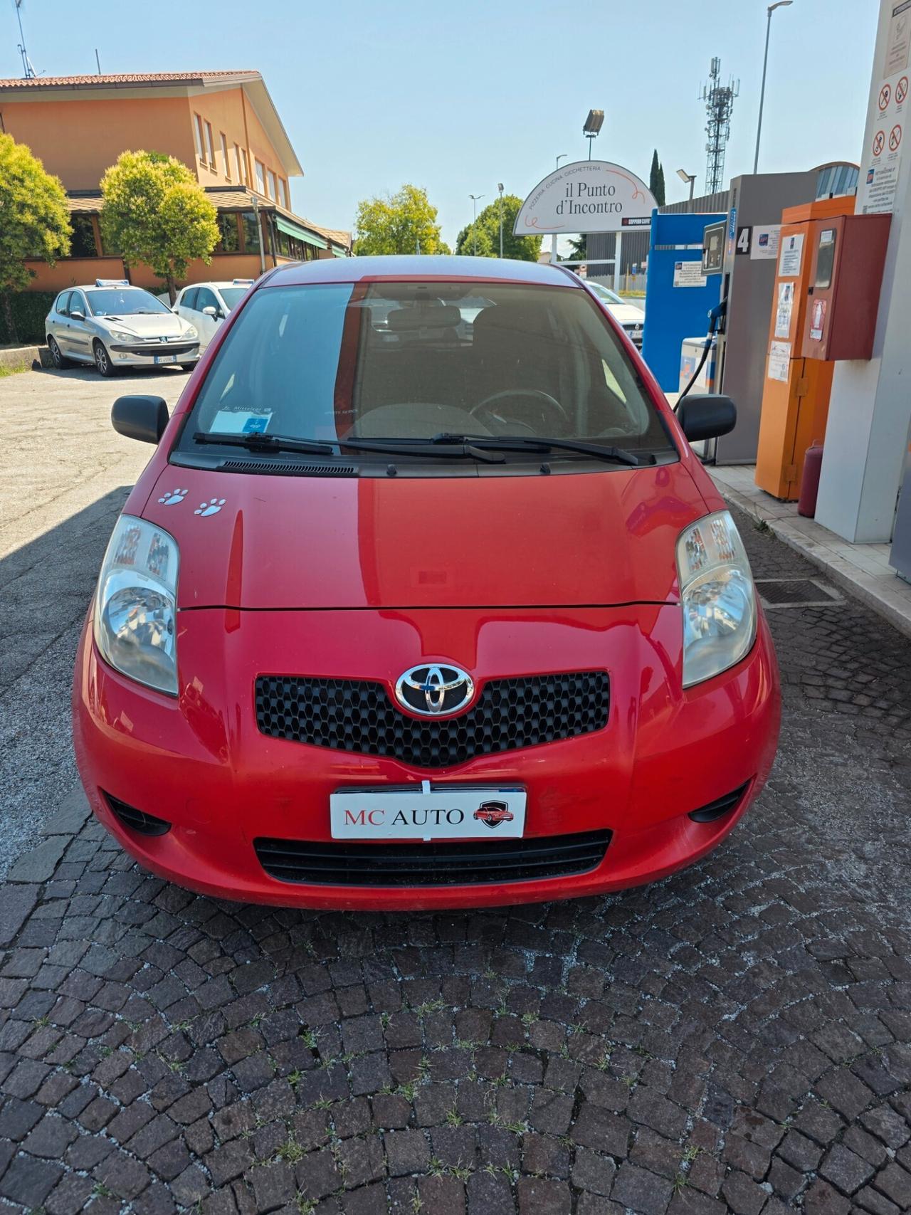Toyota Yaris 1.0 5 porte con 250.000km Neopatentati ok