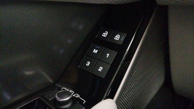 Land Rover Range Rover Velar 2.0d i4 mhev SE 4wd 204cv auto
