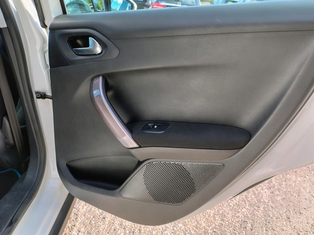 Peugeot 2008 1.2 VTi 82CV Allure