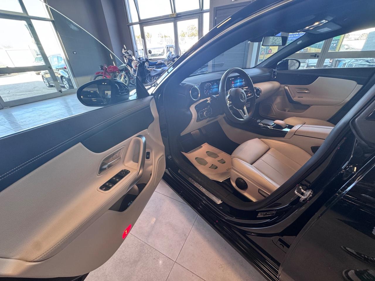 MERCEDES CLA 180CDI KM 42.000 SEDAN AT8 TETTO SPORT