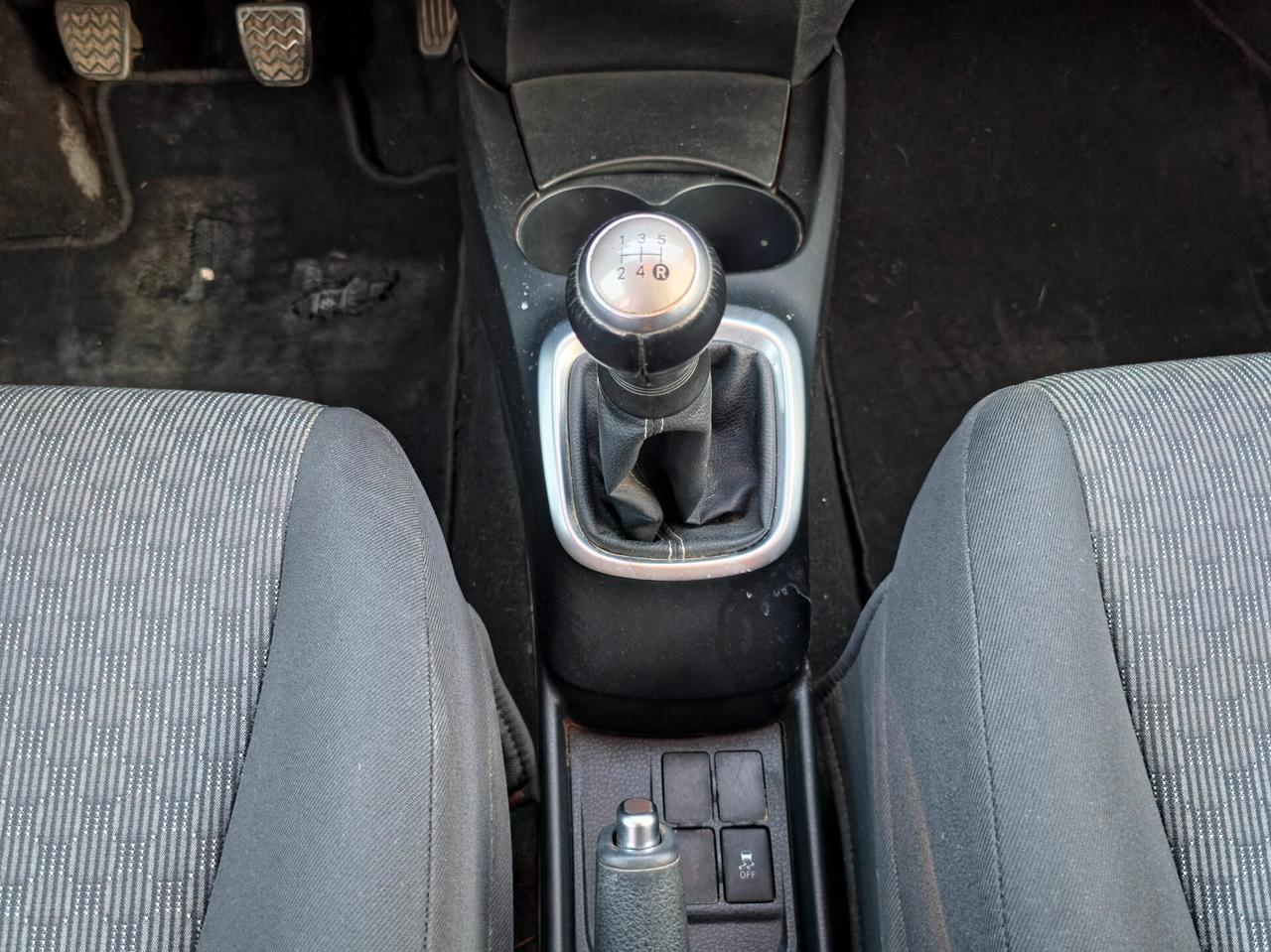 Toyota Yaris 1.0 5 porte Lounge CV-69 E6 Manuale NEO 2015