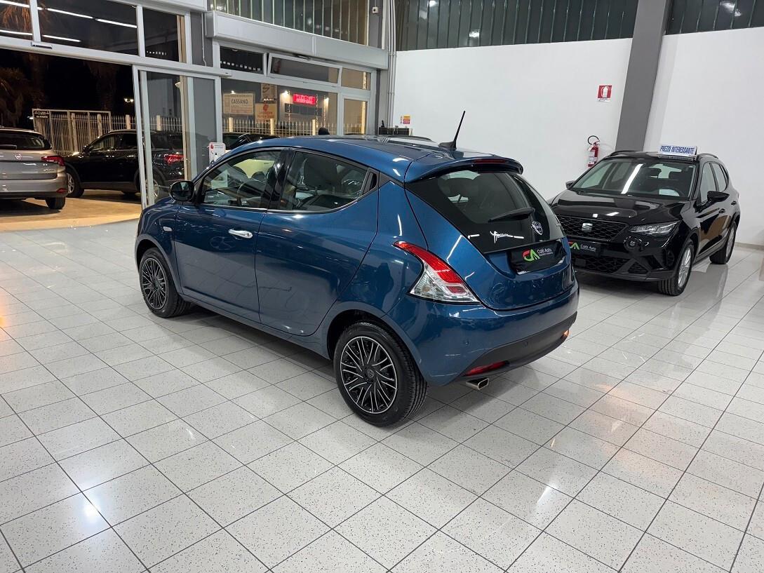 Ypsilon 1.0Hybrid Gold CAR PLAY SUPER BELLA