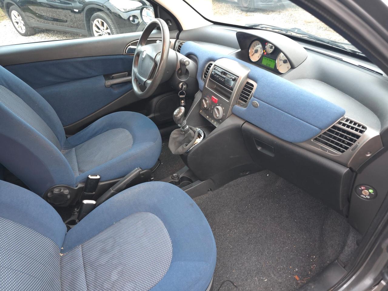 Lancia Ypsilon 1.2 16V Oro