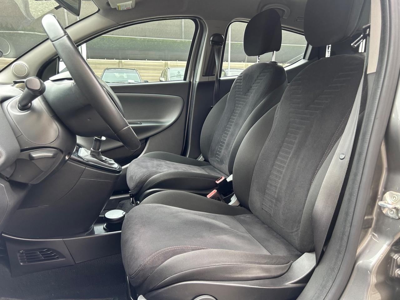 Lancia Ypsilon 1.2 69 CV 5 porte S&S Silver