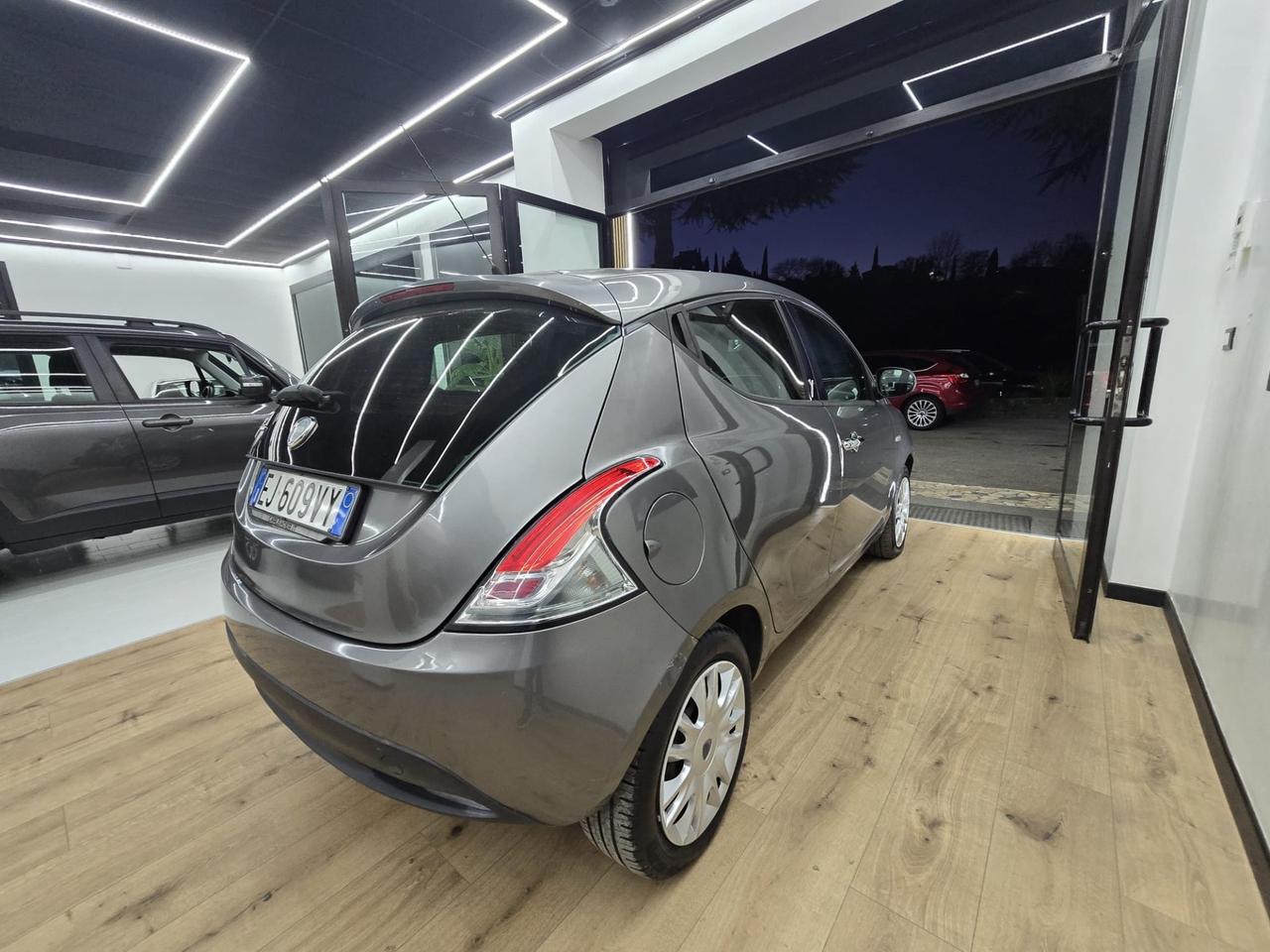 Lancia Ypsilon 1.3 MJT 75 CV Unyca