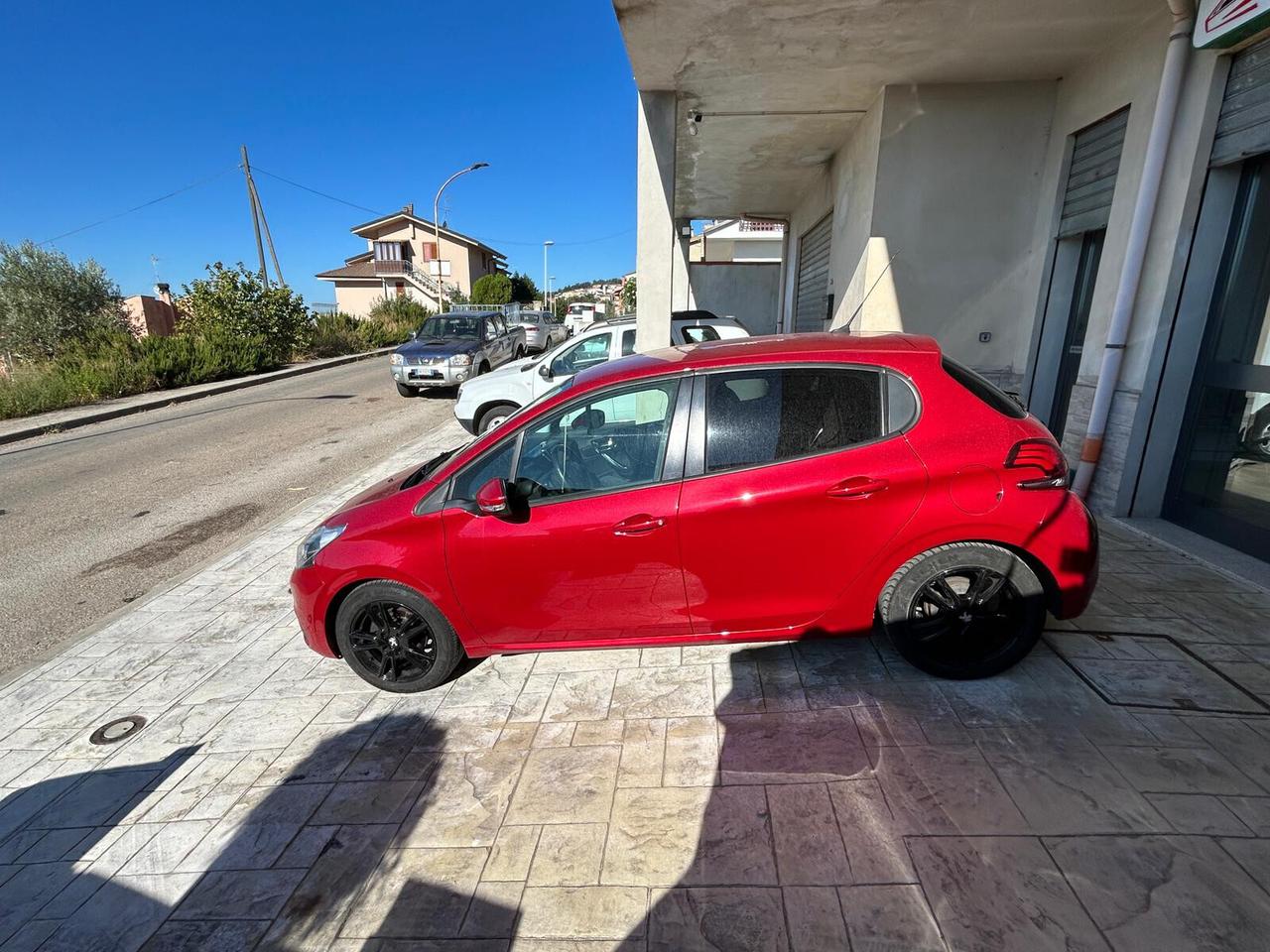 Peugeot 208 BlueHDi 75 5 porte Black Line 2