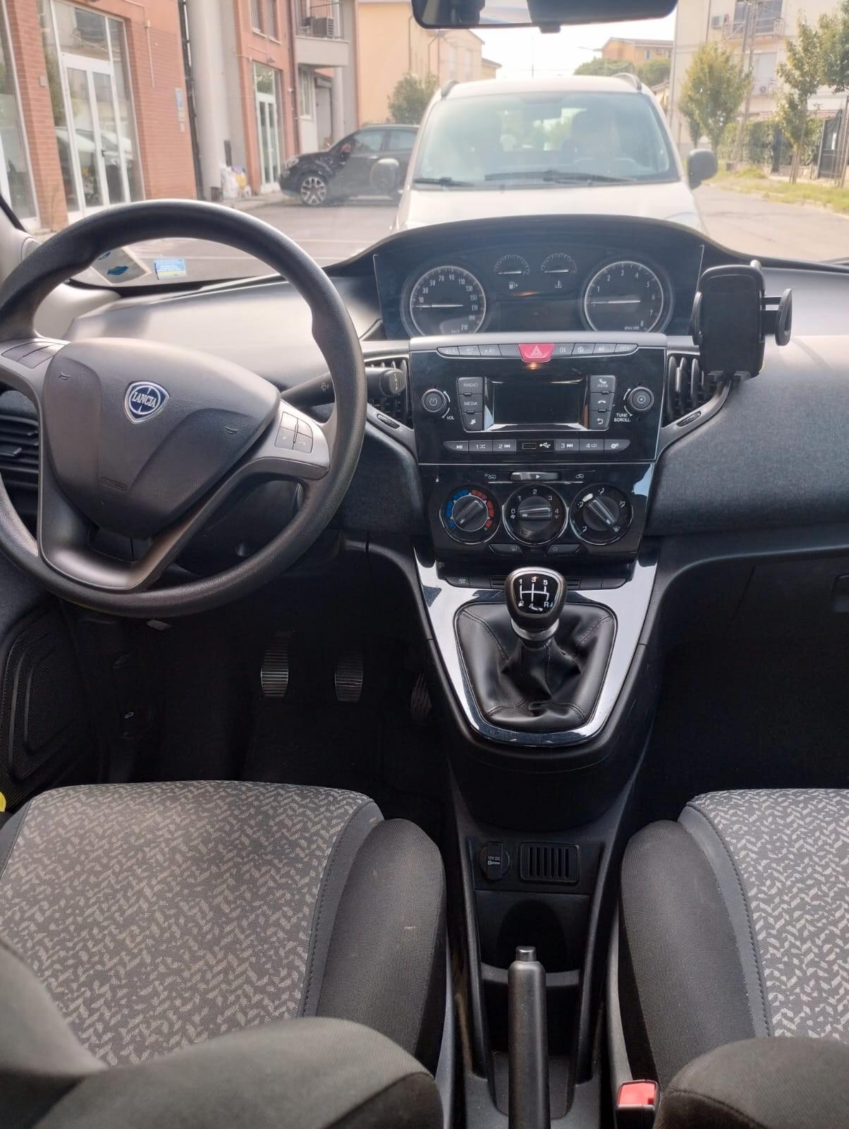 Lancia Ypsilon 1.2 69 CV 5 porte S&S Platinum