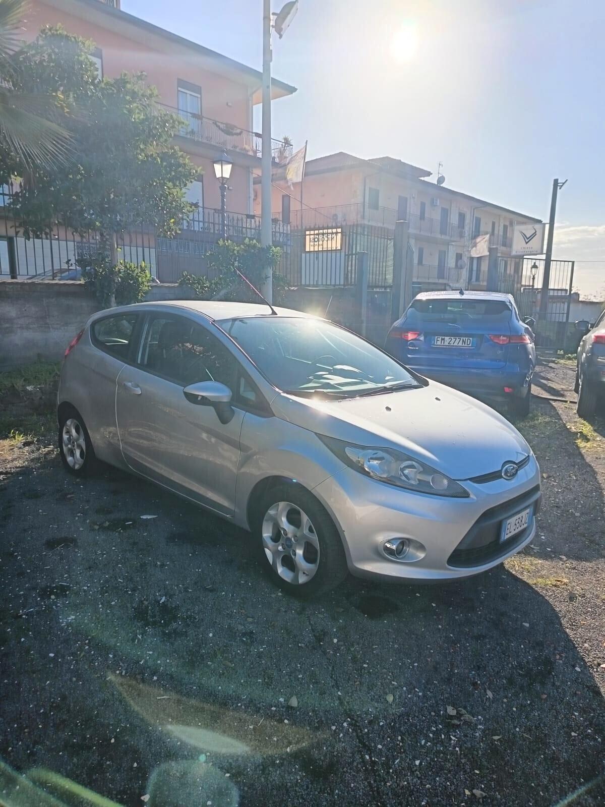 Ford Fiesta 1.4 TDCi 70CV 3 porte Titanium