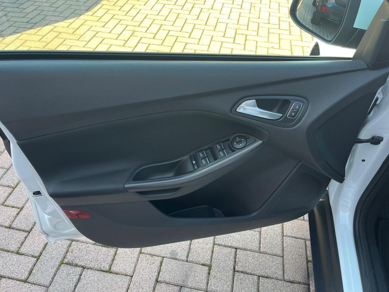 Ford focus 1.5 120 cv N1 autocarro con posti ivata