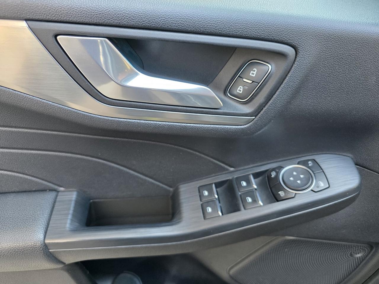 Ford Kuga 2.0 EcoBlue Hybrid 150 CV 2WD Titanium Business / cambio manuale