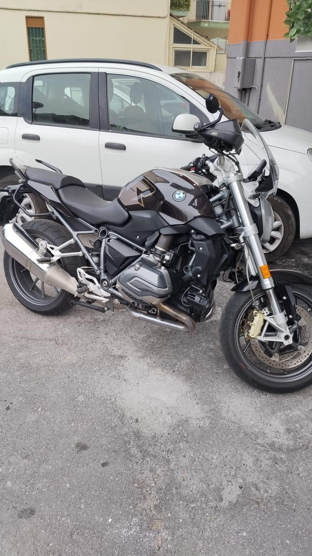 Bmw R 1200 R – 117 CV – 28.221 km – Faretti LED + 3 Bauli