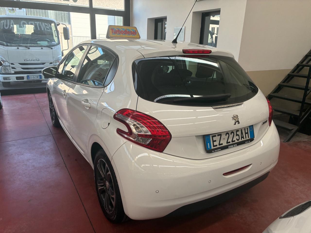 Peugeot 208 1.4 HDi 68 CV 5 porte Allure