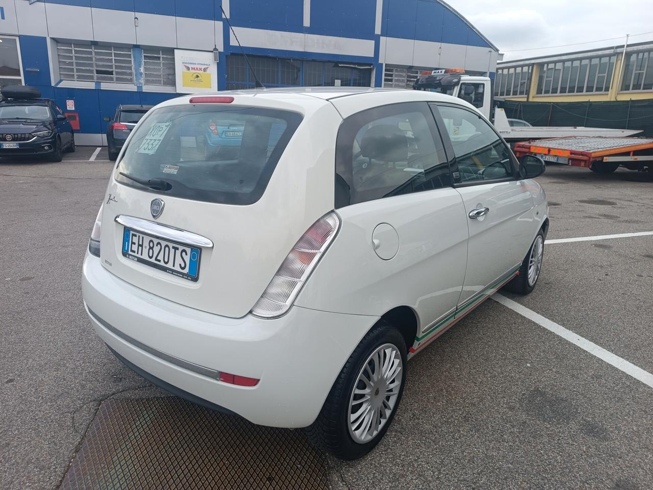Lancia Ypsilon 1.2 69 CV Unyca