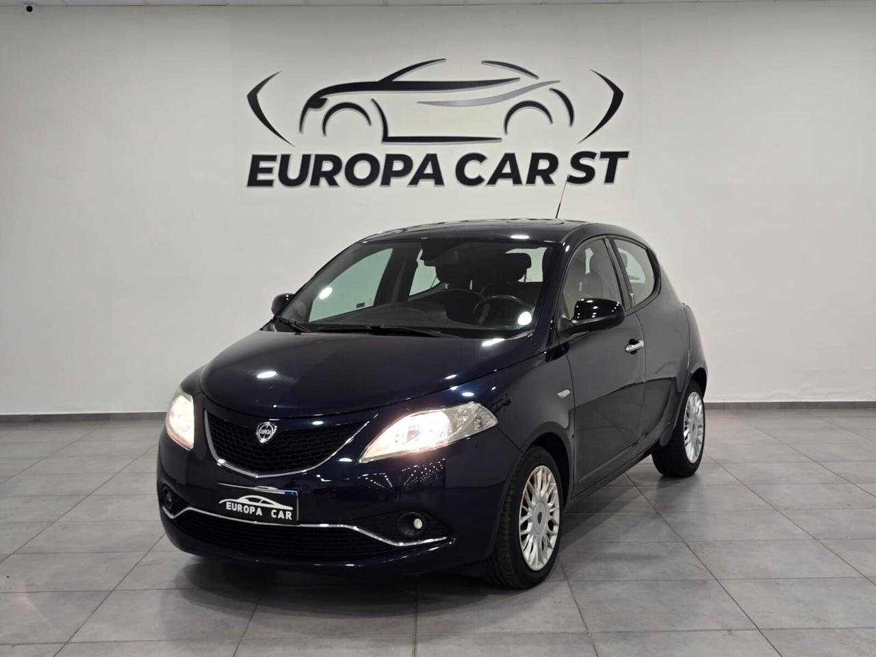 Lancia Ypsilon 1.2 69 CV 5 porte NEOPATENTATI