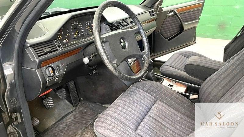 Mercedes-Benz Serie 200-320 200 E