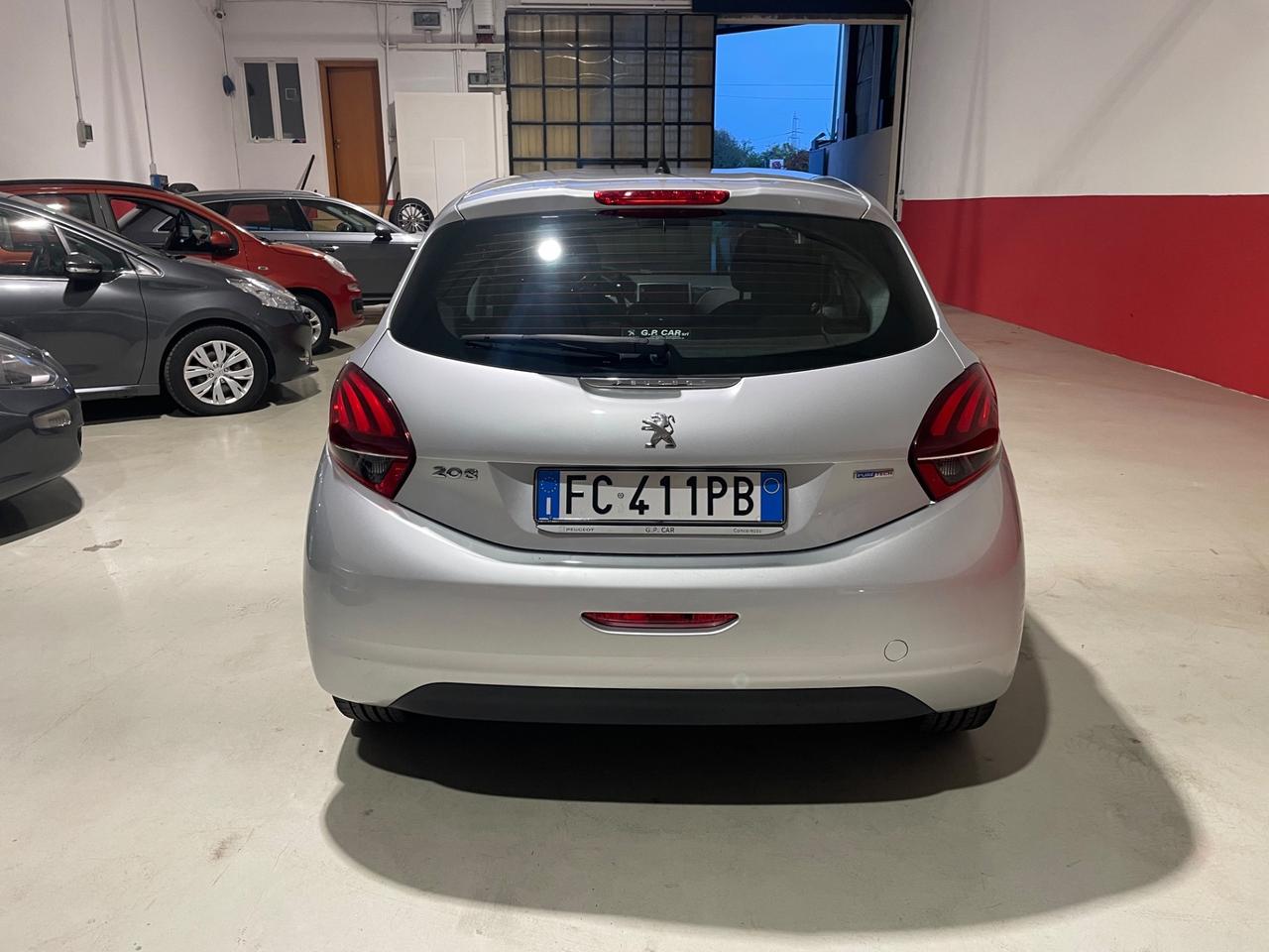 Peugeot 208 PureTech 82 5 porte Allure