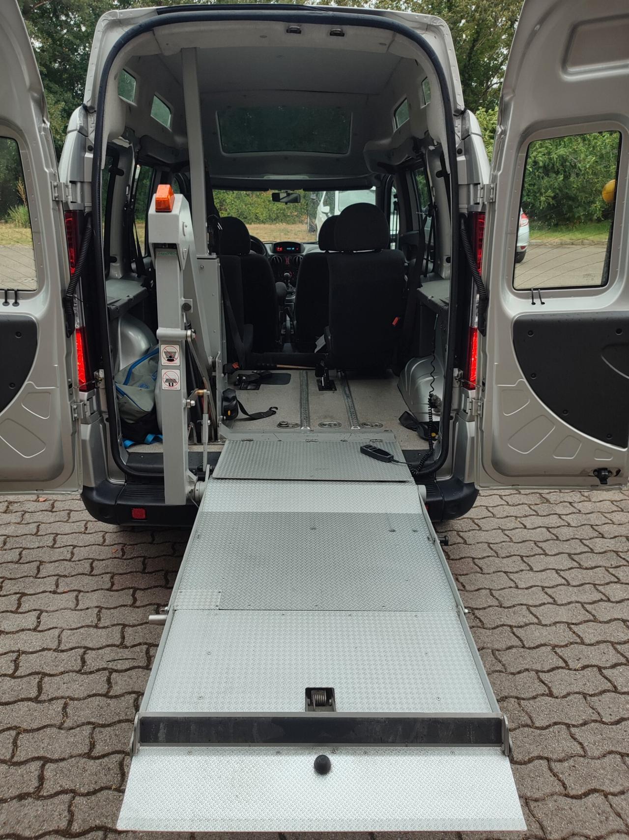 FIAT DOBLO 1.4BENZINA CON PEDANA DISABILI POCHI KM