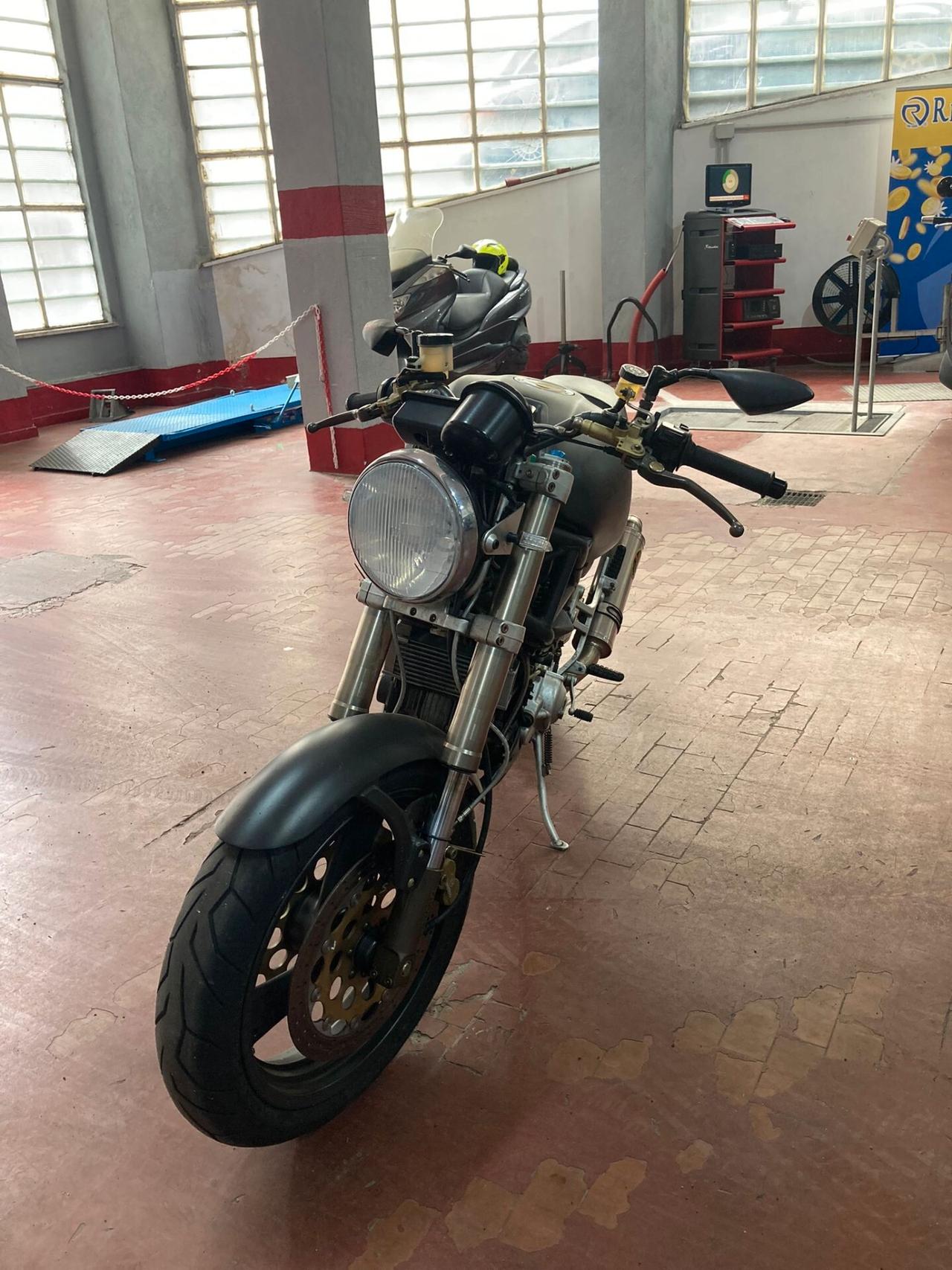 Ducati Monster 900
