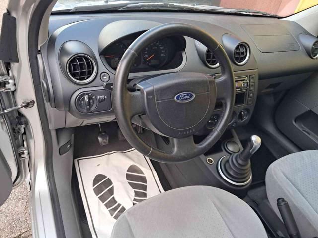 FORD Fiesta 1.4 16V 5p. Ghia ok neopatentati