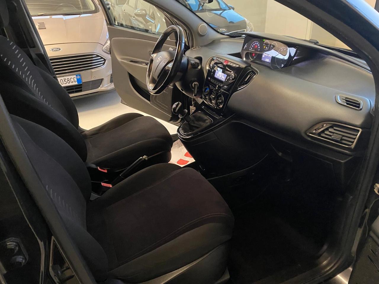 Lancia Ypsilon 1.2 69 CV 5 porte S&S Silver