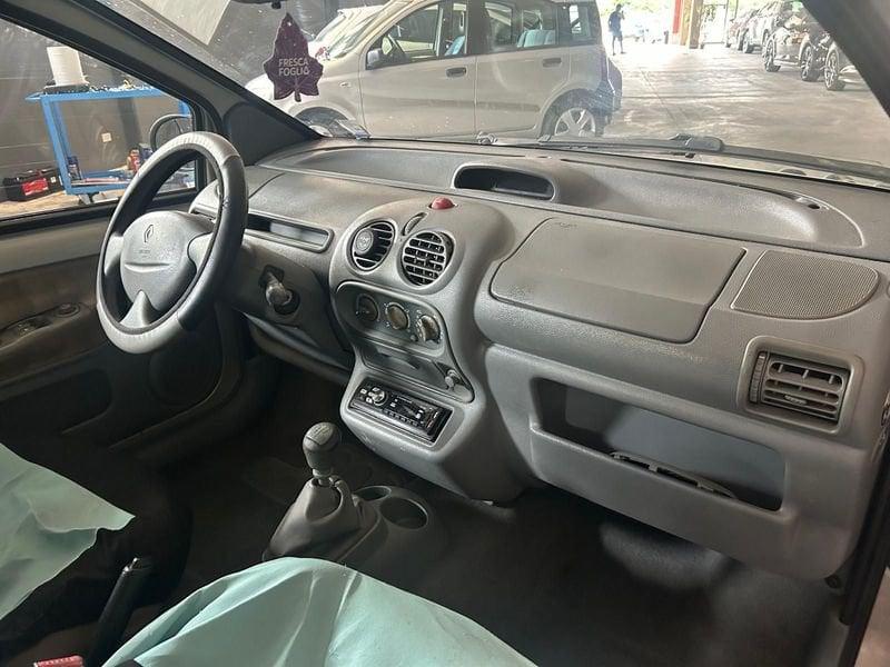 Renault Twingo TWINGO 1.2I CAT KENZO