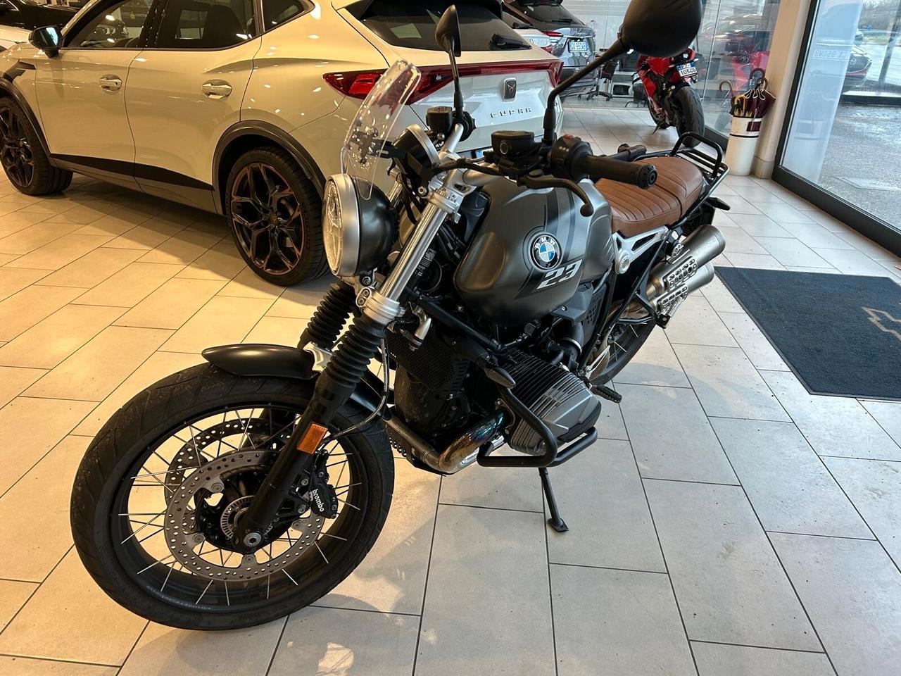 Bmw R nineT SCRAMBLER ABS AKRAPOVIC