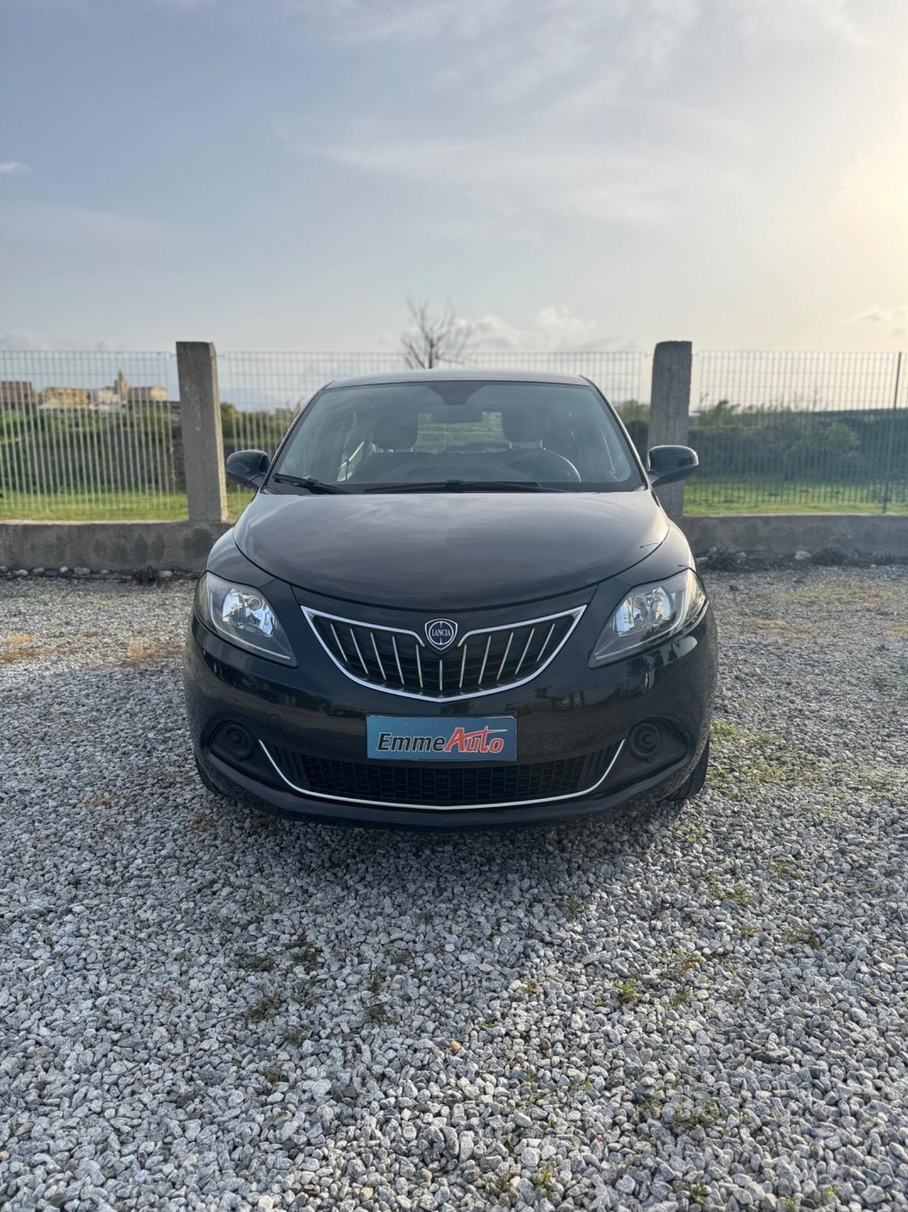 Lancia Ypsilon 1.0 FireFly 5 porte S&S Hybrid Ecochic Silver