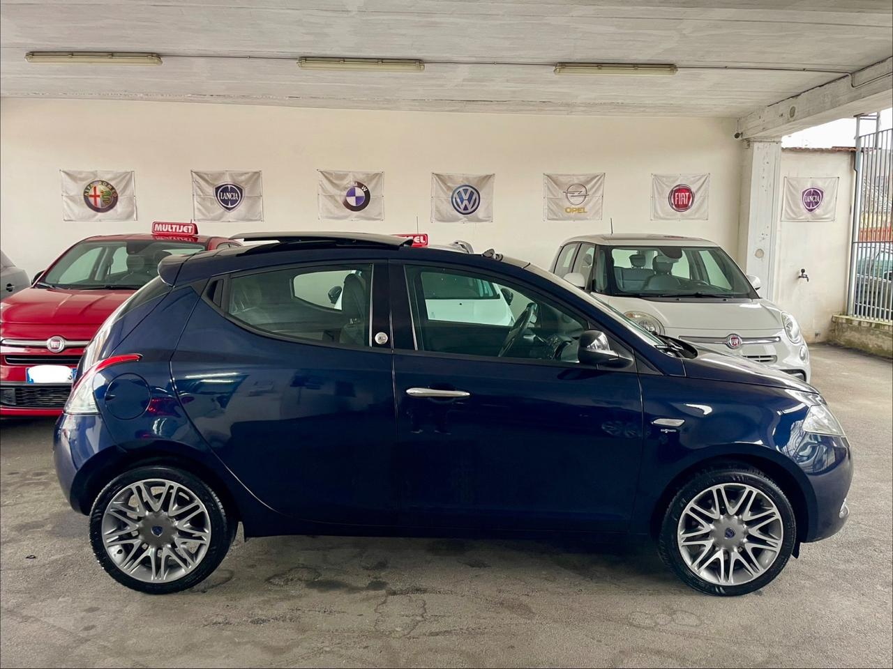Lancia Ypsilon 1.2 69 CV 5 porte GPL Ecochic Unyca tetto nav sensori pelle