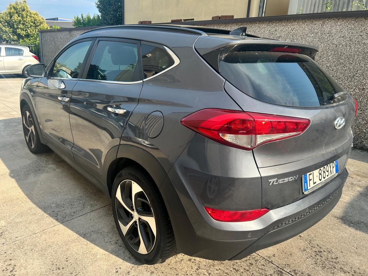 Hyundai Tucson 1700 CRDI X PRIME motore da rivedere