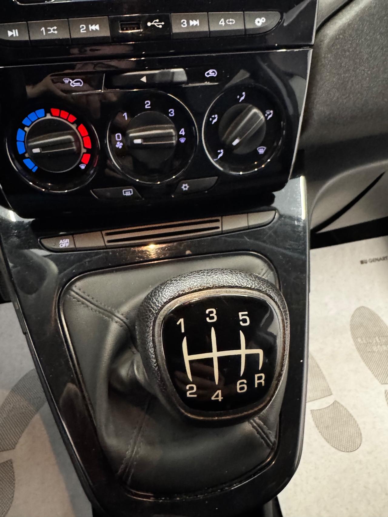 Lancia Ypsilon 1.0 FireFly 5 porte S&S Hybrid Ecochic Silver