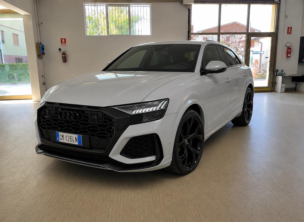 Audi Q8 RS TFSI V8 quattro tiptronic