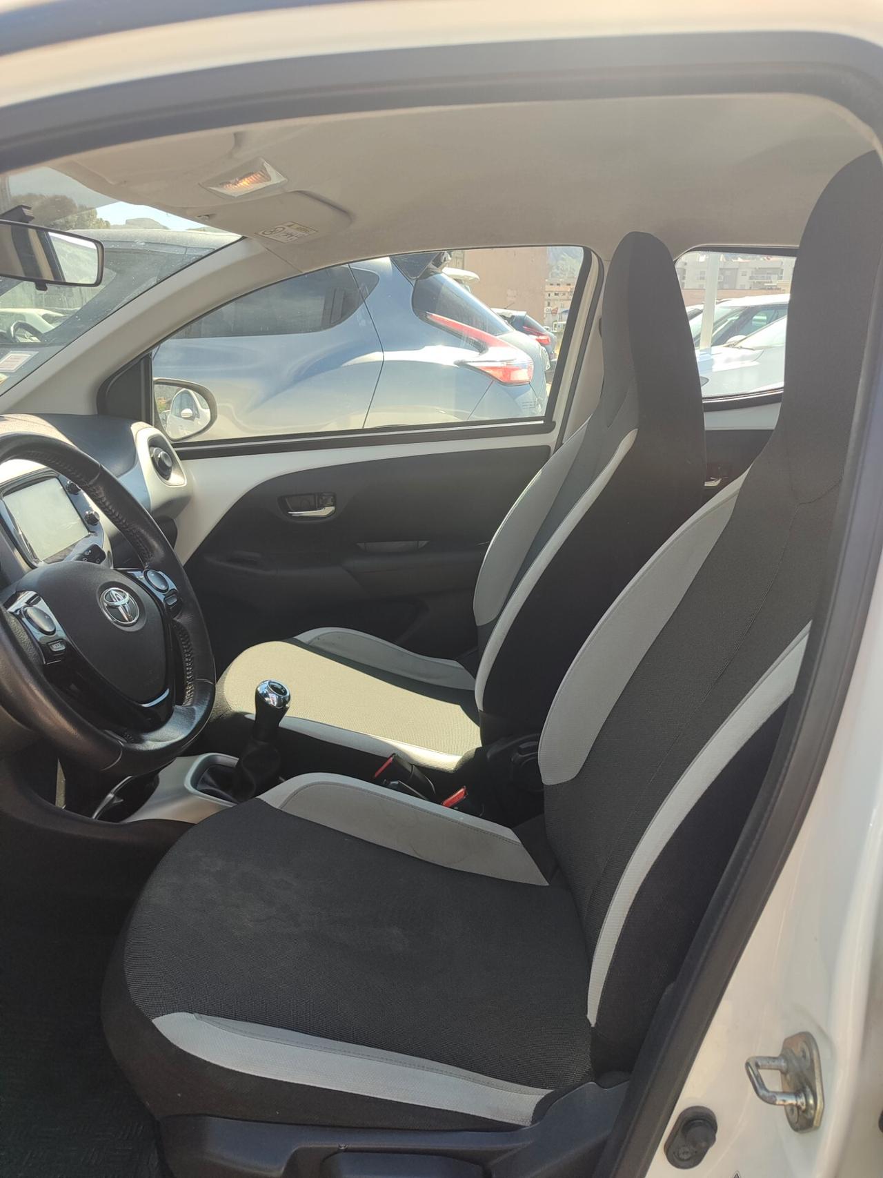 Toyota Aygo 1.0 VVT-i 69 CV 5 porte x-business MMT
