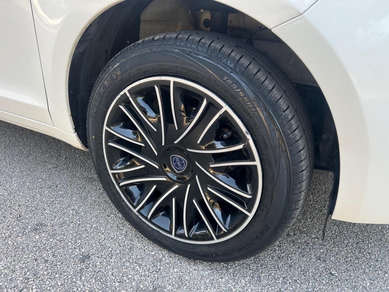 Lancia Ypsilon 1.0 FireFly Hybrid Ecochic Gold