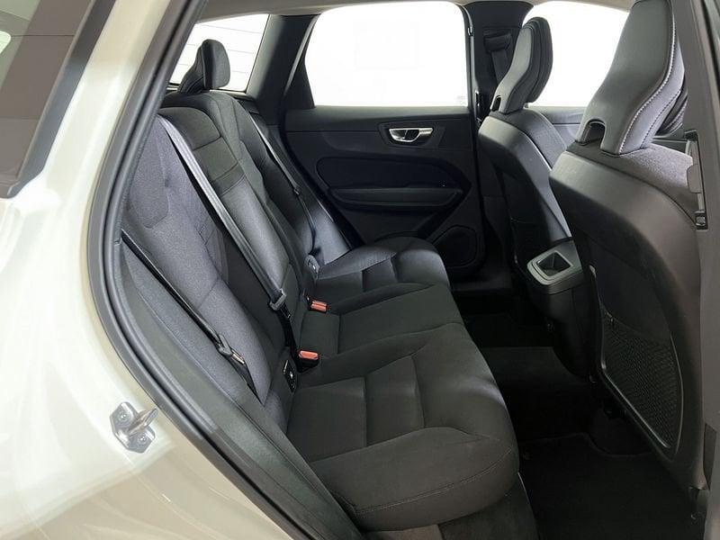 Volvo XC60 B4 D AWD automatico Momentum