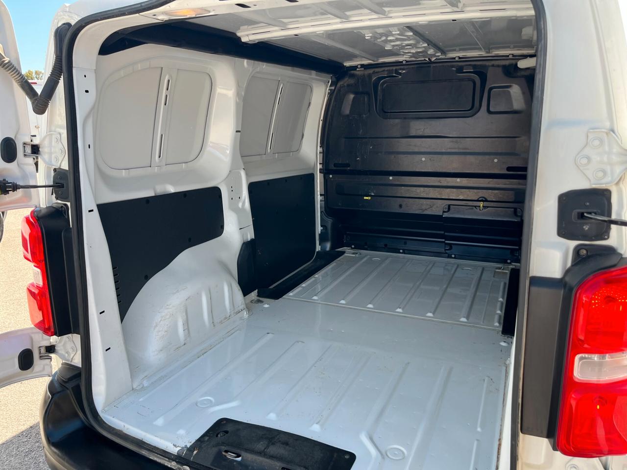 Peugeot Expert PREMIUM - 2.0 BlueHDi 120 S&S Standard