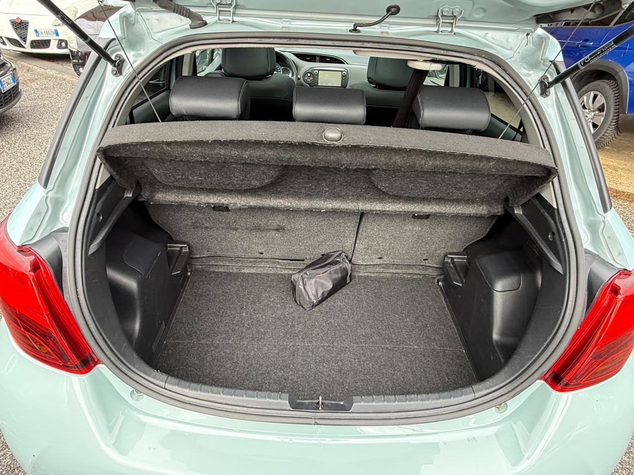 Yaris 1.5 Hybrid( 65 mila km - GLAMUR EDITION )-RATE