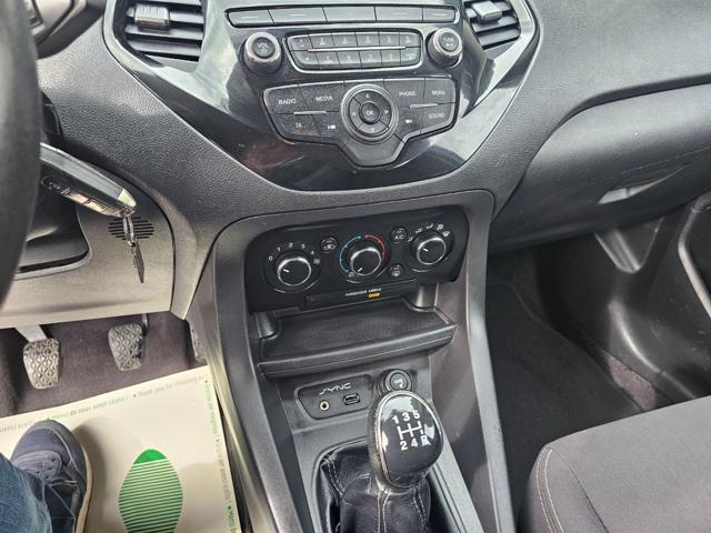 FORD Ka+ 1.2 Ti-VCT 85CV Black & White - White