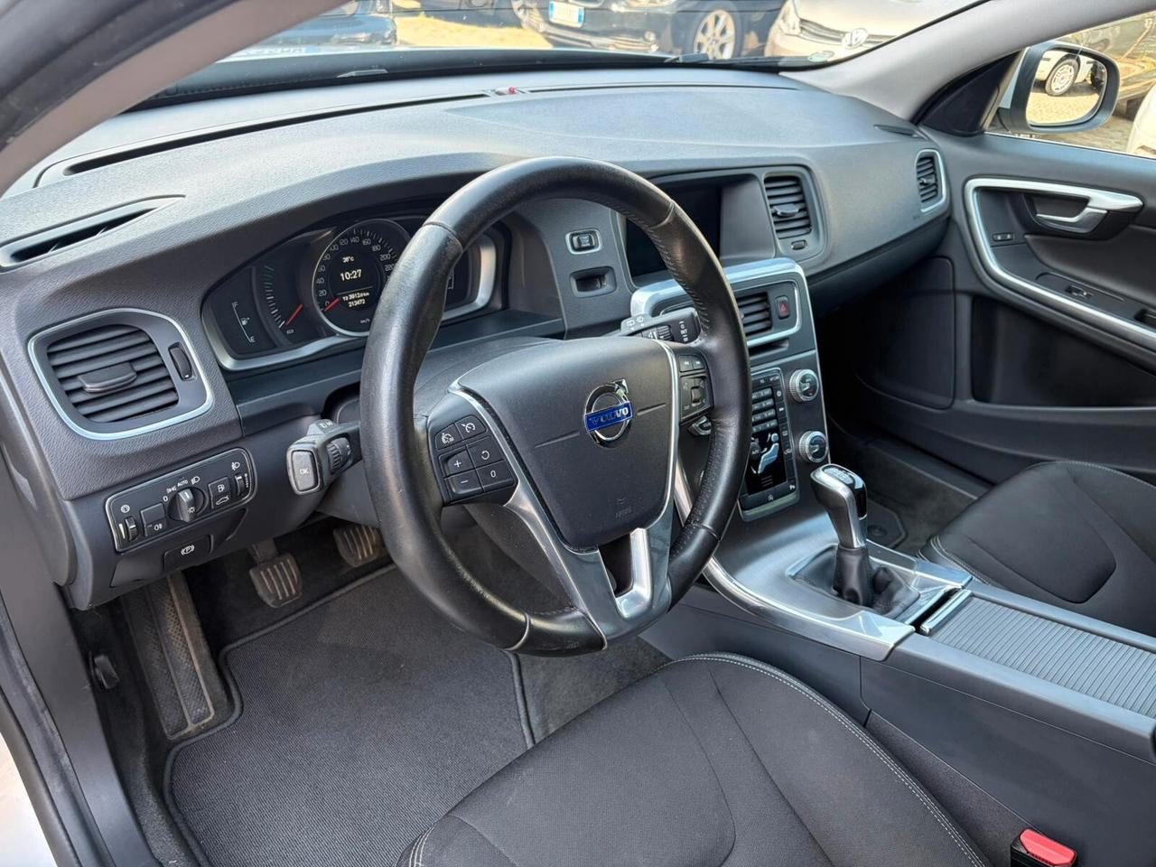 Volvo V60 D3 Momentum*EURO6*CERCHI