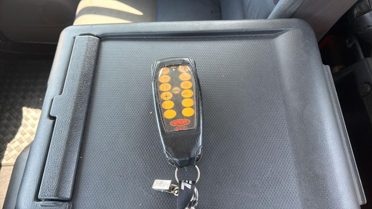 Carro Attrezzi Nissan NT400 35.15 Allestimento Speciale CO.ME.AR.